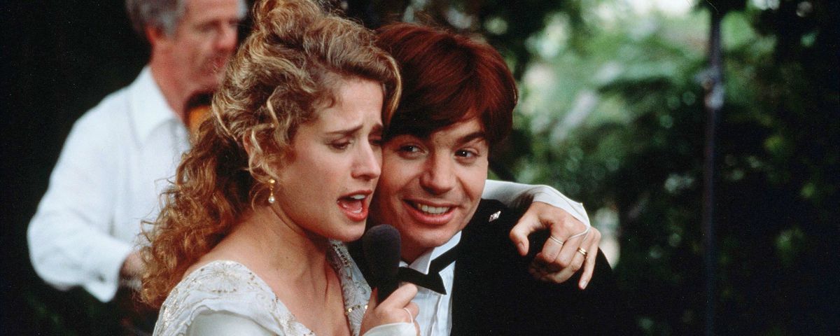 (L-R) Nancy Travis and Mike Myers in So I Married an Ax Murderer.