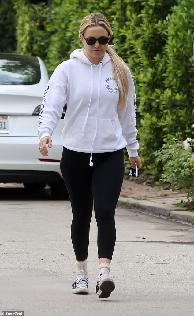 Hudson, whose mother is Goldie Hawn, was dressed in a white hooded sweatshirt and tight black leggings