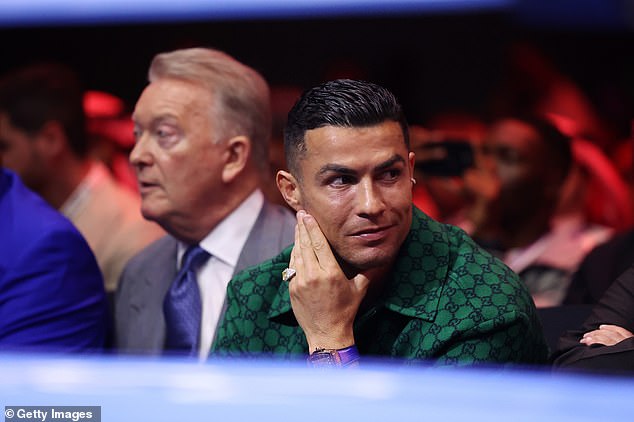 1703364991 470 Cristiano Ronaldo sits next to Conor McGregor at the Day