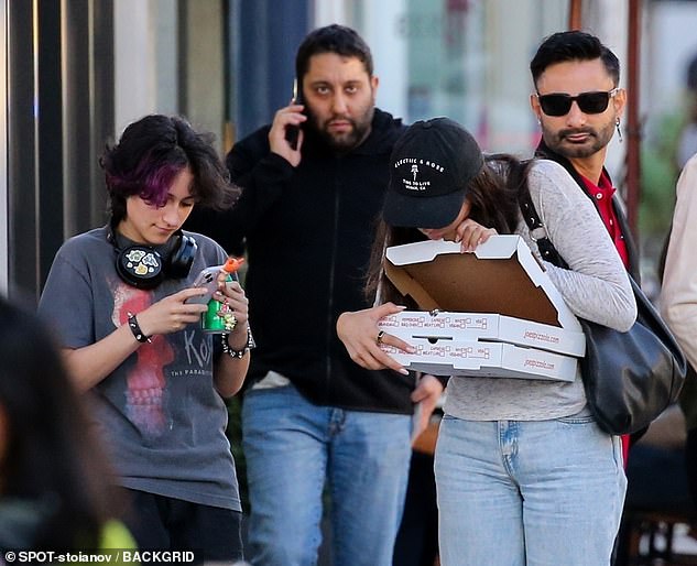 She and Emme were seen grabbing pizza and later enjoying lunch while shopping