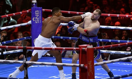 Anthony Joshua lands a right hand on Otto Wallin's jaw.