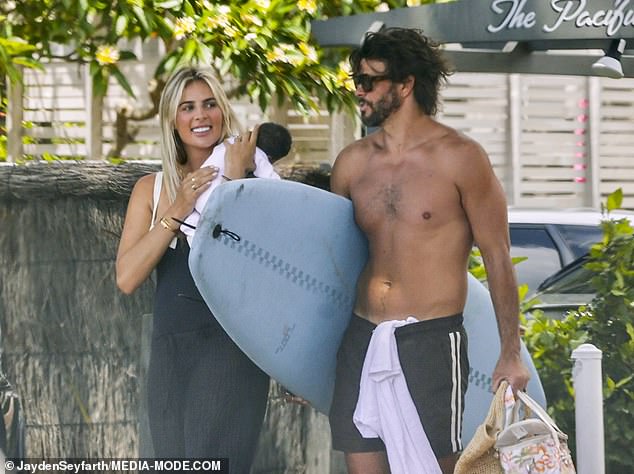 During the outing, Indie was seen smiling as she played with her kids and cuddled up to Soul, while muscular Ben enjoyed a surf session in the waves.