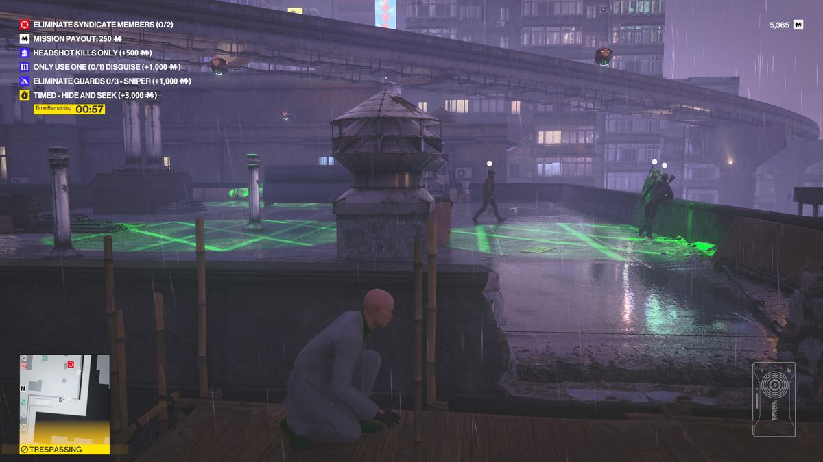 Agent 47 crouches behind a low wall in Chongqing in Hitman World of Assassination's Freelancer mode