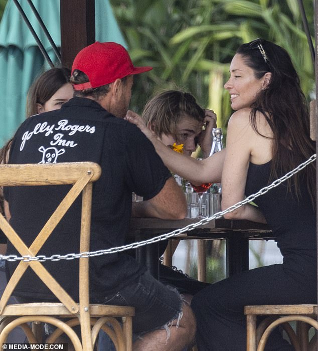 “They waited for the children to enter the house until they shared a hug and a kiss,” she added