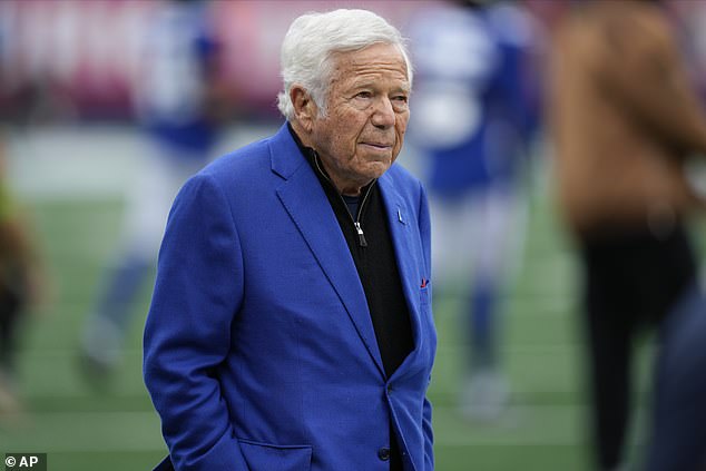 Patriots owner Robert Kraft gave Swift a ticket to her first NFL Stadium show in 2010