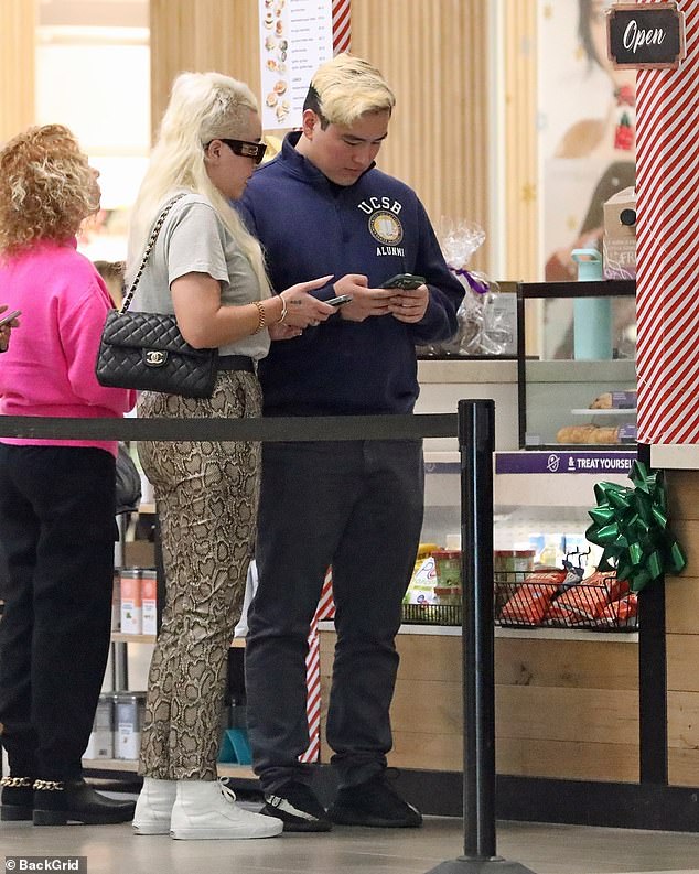 The duo appeared to be queuing for a bite to eat