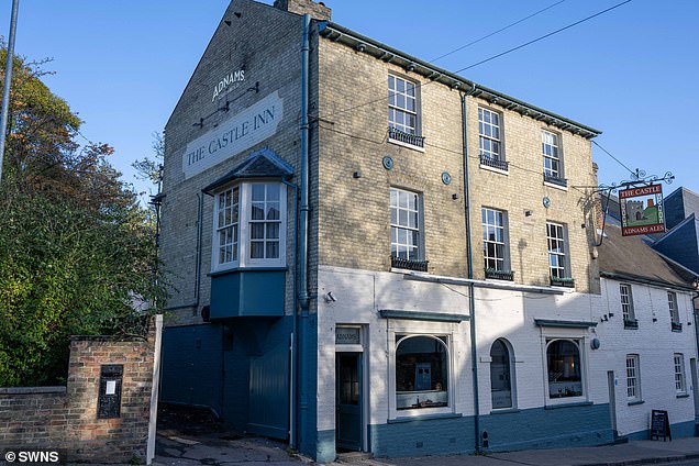 Historic photo, recreated, of The Castle Inn in Cambridge