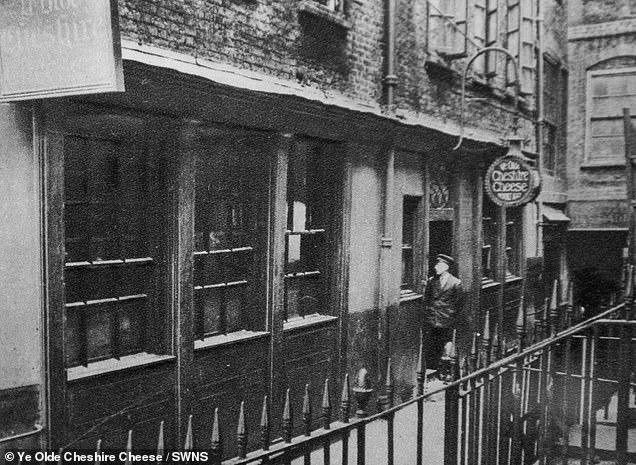 Historical photo date unknown, from Ye Olde Cheshire Cheese, London