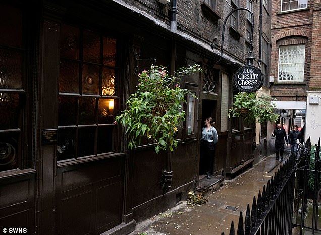 Historic photo recreated outside Ye Olde Cheshire Cheese, London