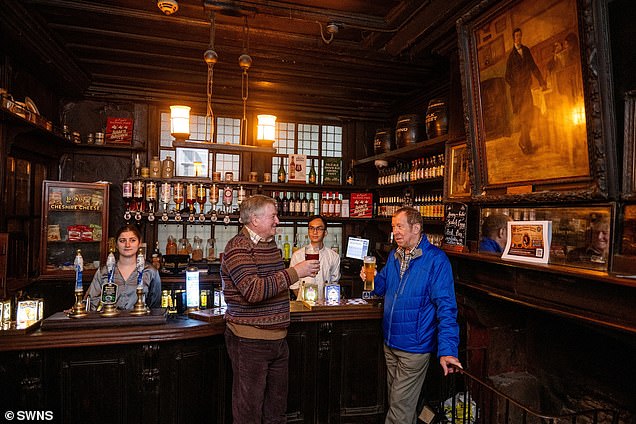 Historic photo recreated at Ye Olde Cheshire Cheese, London