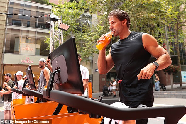 The former reality star then headed outside and hit a few steps on an outdoor treadmill