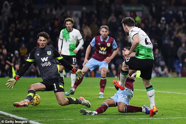 1703619268 195 Burnley 0 2 Liverpool Darwin Nunez and Diogo Jota strike to