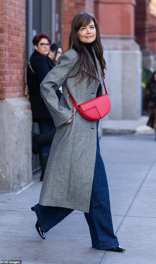 The Dawson's Creek alum made a fashion statement when she added a bright red leather bag crossbody style