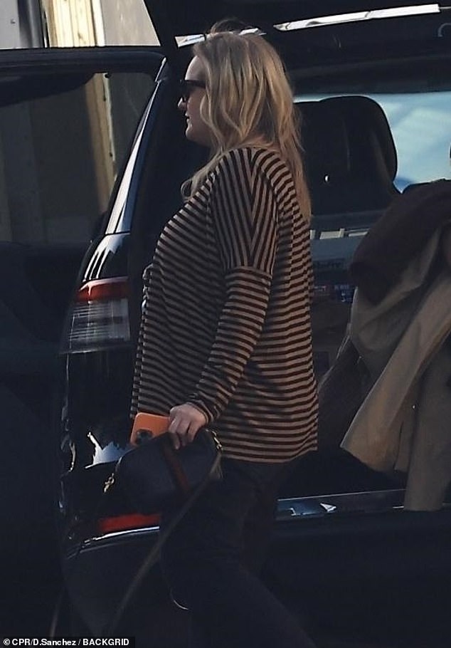 Later in the day, Elisabeth had a quick outfit change and while she wore similar black trousers, the star donned a brown and black striped jumper.