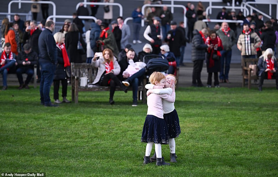 Kempton Park welcomed tens of thousands of visitors to its festive showpiece, with three Grade Ones