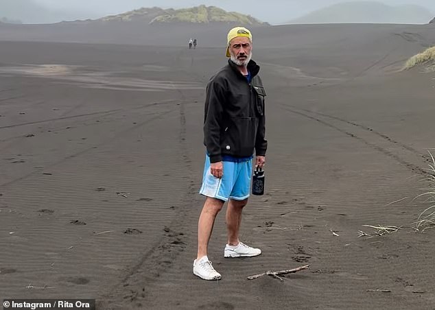 Rita was joined by her husband, director Taika, on the beach walk, after flying to his home country for the festive break