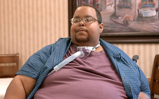 1000 pounds.  Sisters star Caleb died on June 30 at the age of 40 from unknown causes