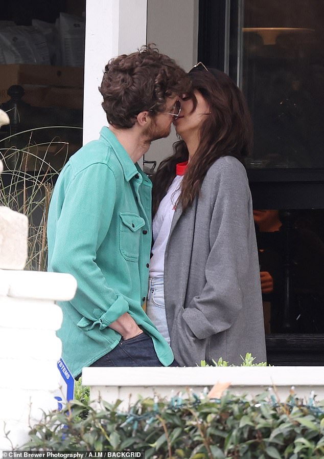 The adorable couple - who first sparked romance rumors in June 2022 - looked loved up as they kissed outside the Field and Fort eatery in the tony seaside town.