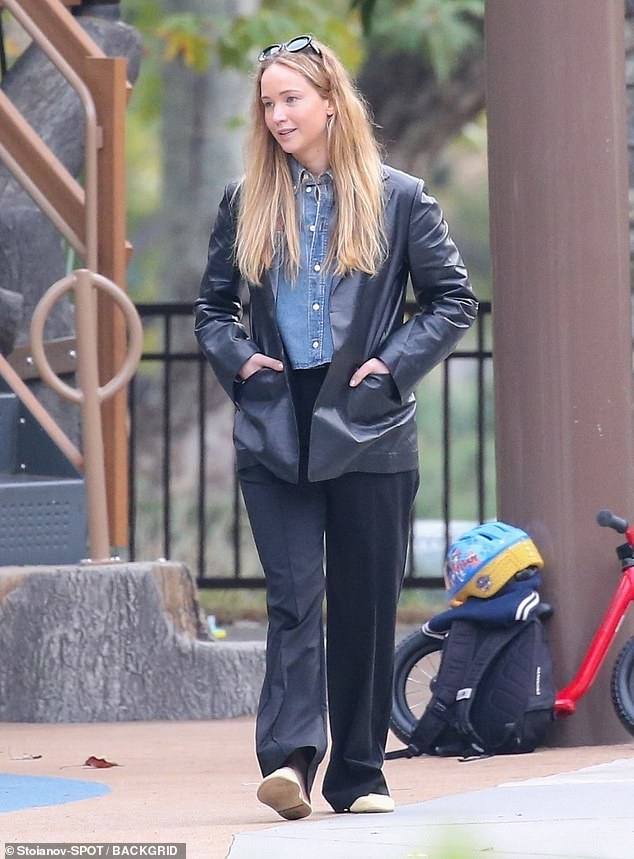 She added a denim oxford to the stylish mix as she pounded the sidewalks of the city of Los Angeles in beige flats