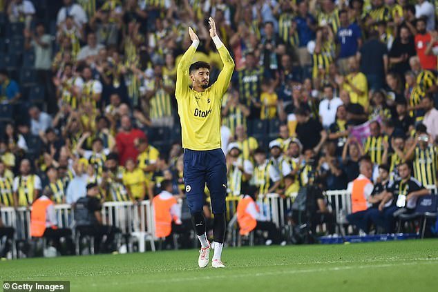 Bayindir says goodbye to Fenerbahce fans shortly before signing for United