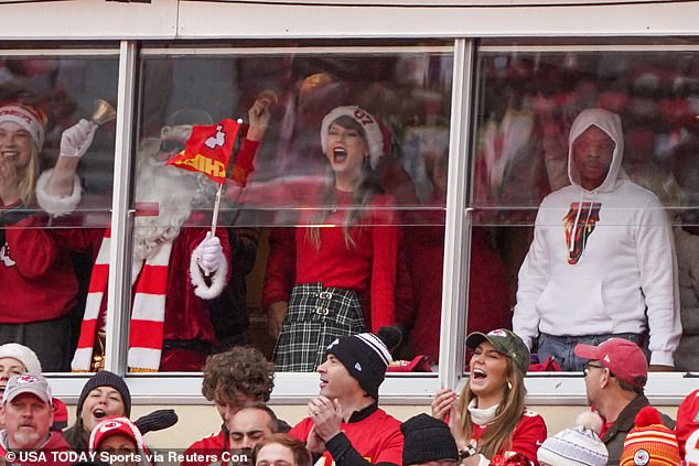 Swift cheered on Kelce on Monday during the Christmas Day loss to the Las Vegas Raiders