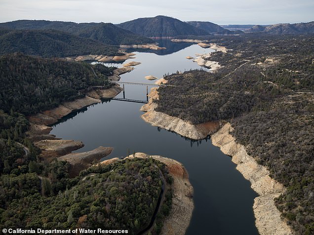 1703917403 719 Lake Oroville before and after Shocking photos show the California