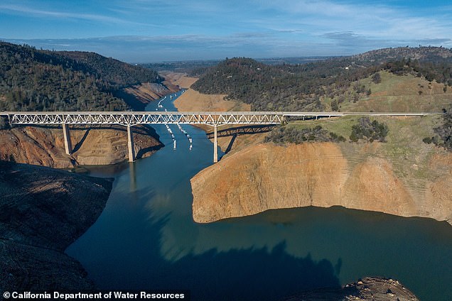 An image taken from a drone shows low water conditions at the West Branch Feather River Bridge along Highway 70 at Lake Oroville in Butte County, California.  At this date, water storage was 1,042,146 acre-feet (AF), 29 percent of total capacity.  Photo taken on December 21, 2022