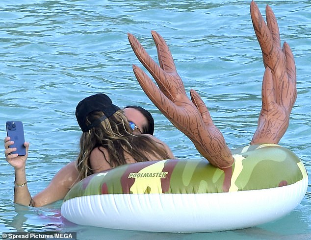 During her last day on the water, Heidi was also spotted getting passionate with her husband Tom Kaulitz, 34, who is part of German rock band Tokio Hotel.