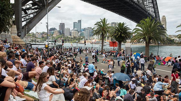 With more than a million people expected to flock to Sydney Harbor and surrounding viewpoints, road closures and warnings have been issued for additional travel time on public transport.