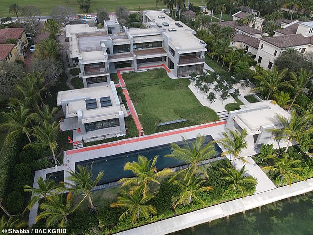 Judging from photos of the construction work, Brady's bachelor pad isn't far from completion