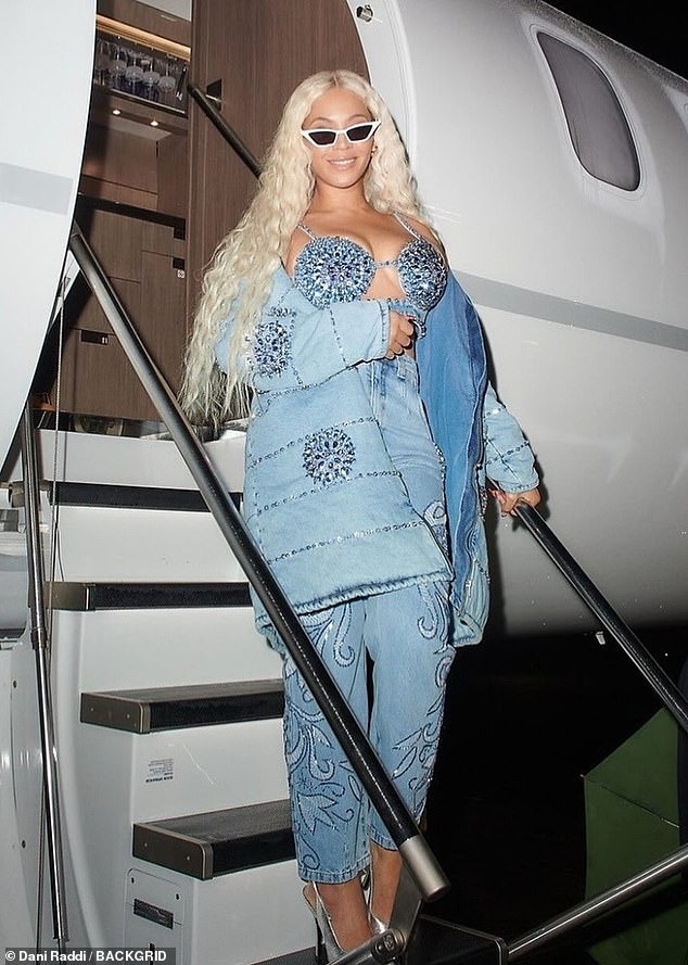 Beyoncé looked stunning as she made her grand arrival in Salvador, Brazil on Thursday evening