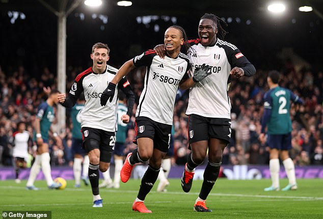 Fulham put a dent in Arsenal's title challenge on Sunday afternoon by beating the Gunners 2-1 at Craven Cottage