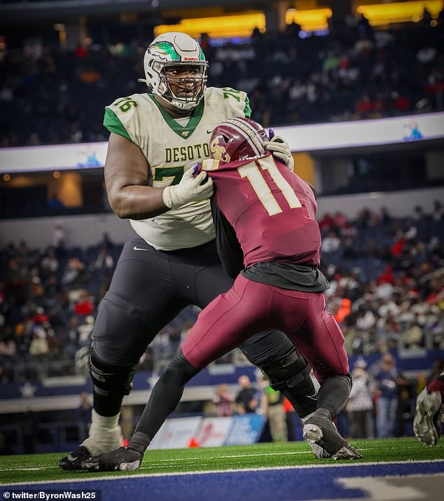 A photo of Texas high school star Byron Washington went viral for showing off his gigantic body