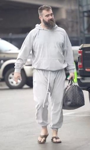 Jason Kelce arrived at the Eagles game wearing rival brother Travis' tracksuit in Kansas City