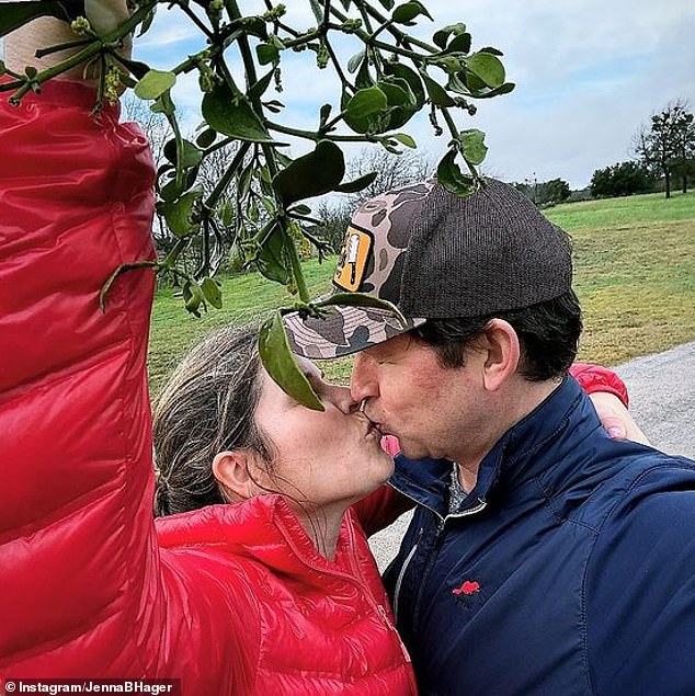 Jenna spreads the Christmas cheer as she kisses her husband Henry under the mistletoe while spending the holidays with her family in Texas