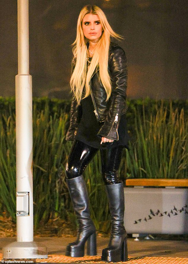 Jessica Simpson oozed showbiz chic even as she went grocery shopping in Los Angeles in the days before Christmas