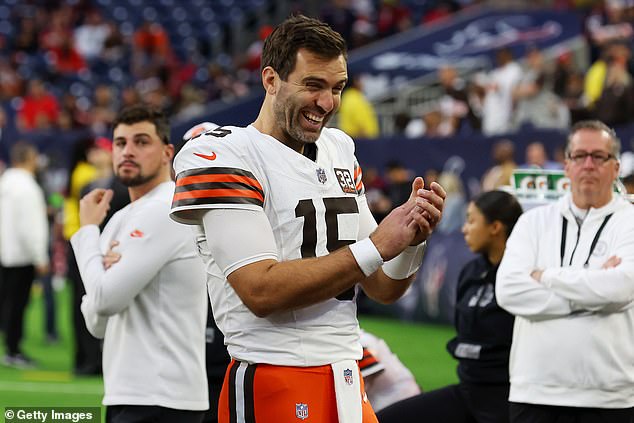 38-year-old Joe Flacco led the Cleveland Browns to their third straight victory on Christmas Eve