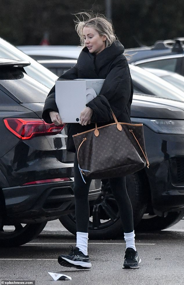 Olivia, who had to miss the Loose Women Christmas party after falling ill, carried a heavy box of crockery along with her expensive Louis Vuitton bag.