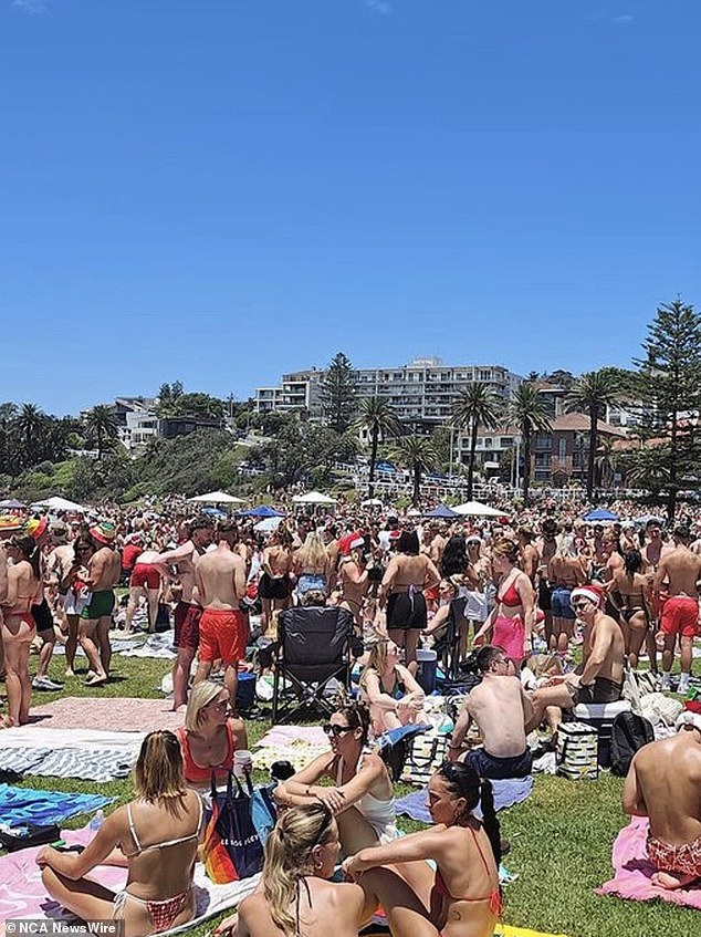 As soon as the sun rose, many people gathered on the beaches