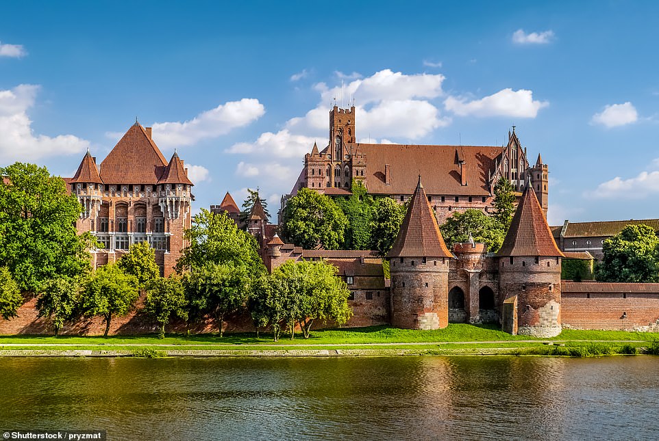 There are three fortified castles within two rings of defensive walls;  several hundred houses;  granaries and a labyrinth of moats, stairs, turrets, towers and halls.  Enough for a life full of fairytale adventures