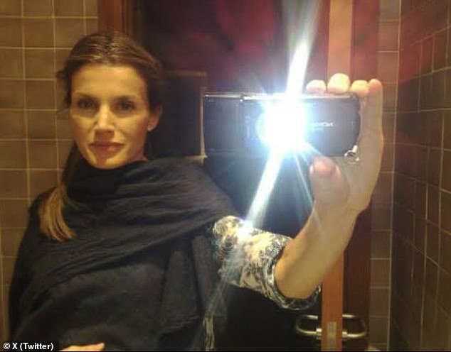 Last night, businessman Jaime Del Burgo shared this invisible selfie of Queen Letizia with his X followers.  He claimed the royal wore his pashmina and said he 'took care of her'