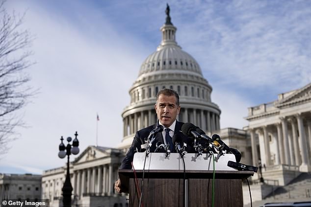 Republicans in the House of Representatives are demanding that the White House turn over information, documents and communications that could indicate whether President Joe Biden helped his son Hunter defy a congressional subpoena on December 13 and instead hold a news conference outside the Capitol to keep (photo)