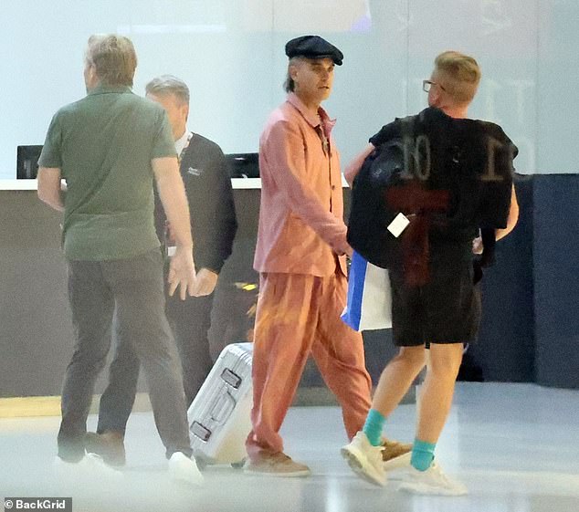 Robbie Williams (photo) has left Australia after his successful concert tour Down Under.  The British pop star kept it comfy as he departed Perth, Western Australia and boarded a flight out of the country