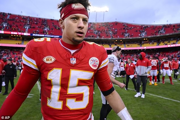 Patrick Mahomes threw a pick-six in the second quarter as the Chiefs' offense faltered again