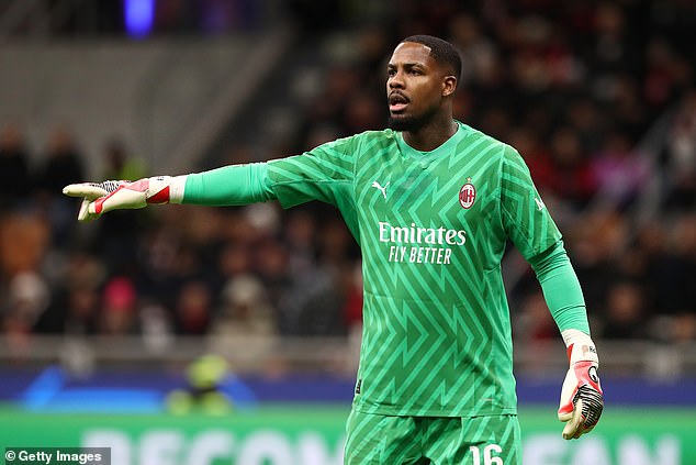 Manchester United, Chelsea and Arsenal are keeping an eye on AC Milan goalkeeper Mike Maignan, who is under contract until 2026