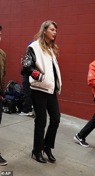 Taylor Swift arrives in Arrowhead for the Chiefs game on New Year's Eve