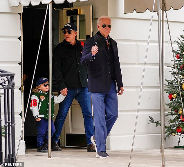 Biden leaves with son Hunter and Beau Biden Jr.  to Camp David from the South Lawn at the White House