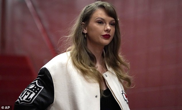 Swift had some of her hair braided as she walked to a Chiefs suite before kickoff