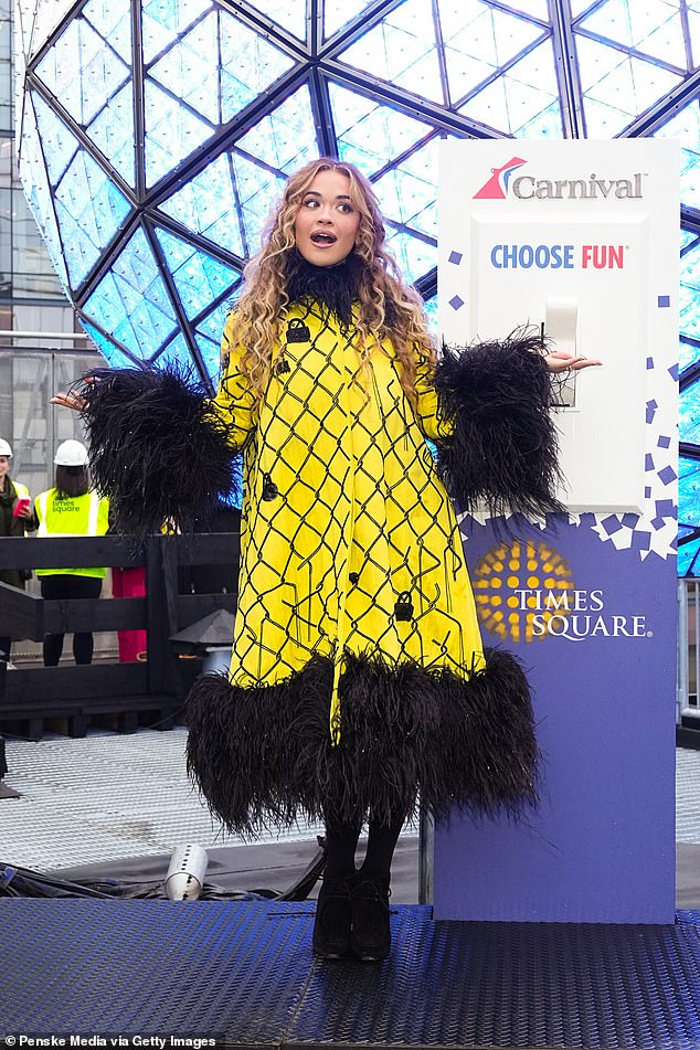 The star showed off her quirky sense of style as she rocked an eye-catching outfit as she posed in front of a light switch to turn on the ball lights