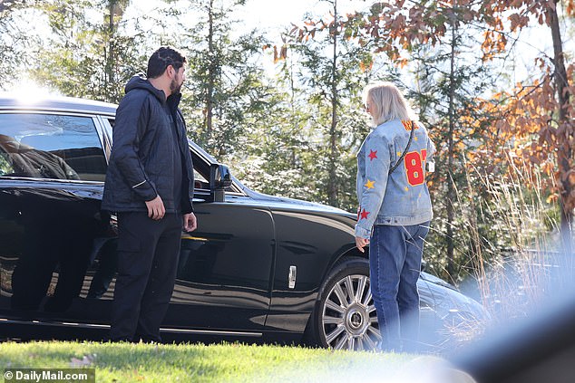 They were welcomed by Travis' mother Donna when he arrived at his other property in Kansas City